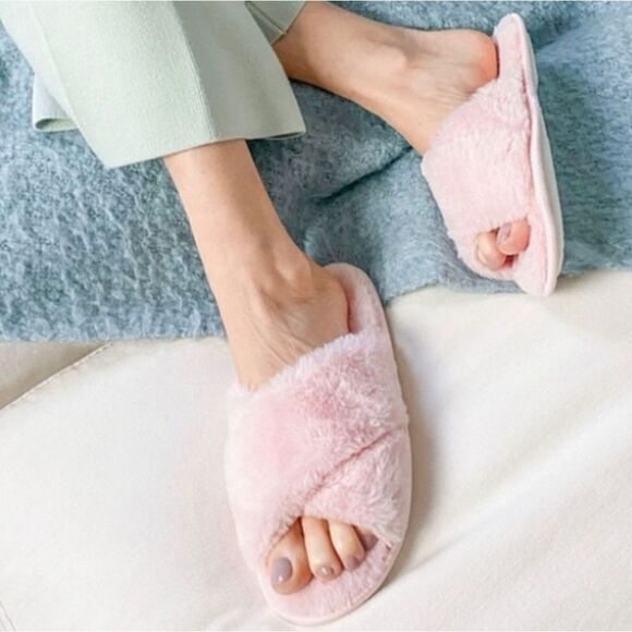 NWT Splendid Faux Fur Criss Cross Slip On House Slippers Size M/L - Picture 1 of 8
